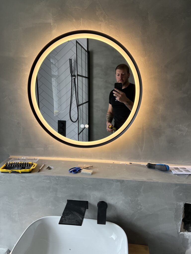New anti-fog mirror with light installed